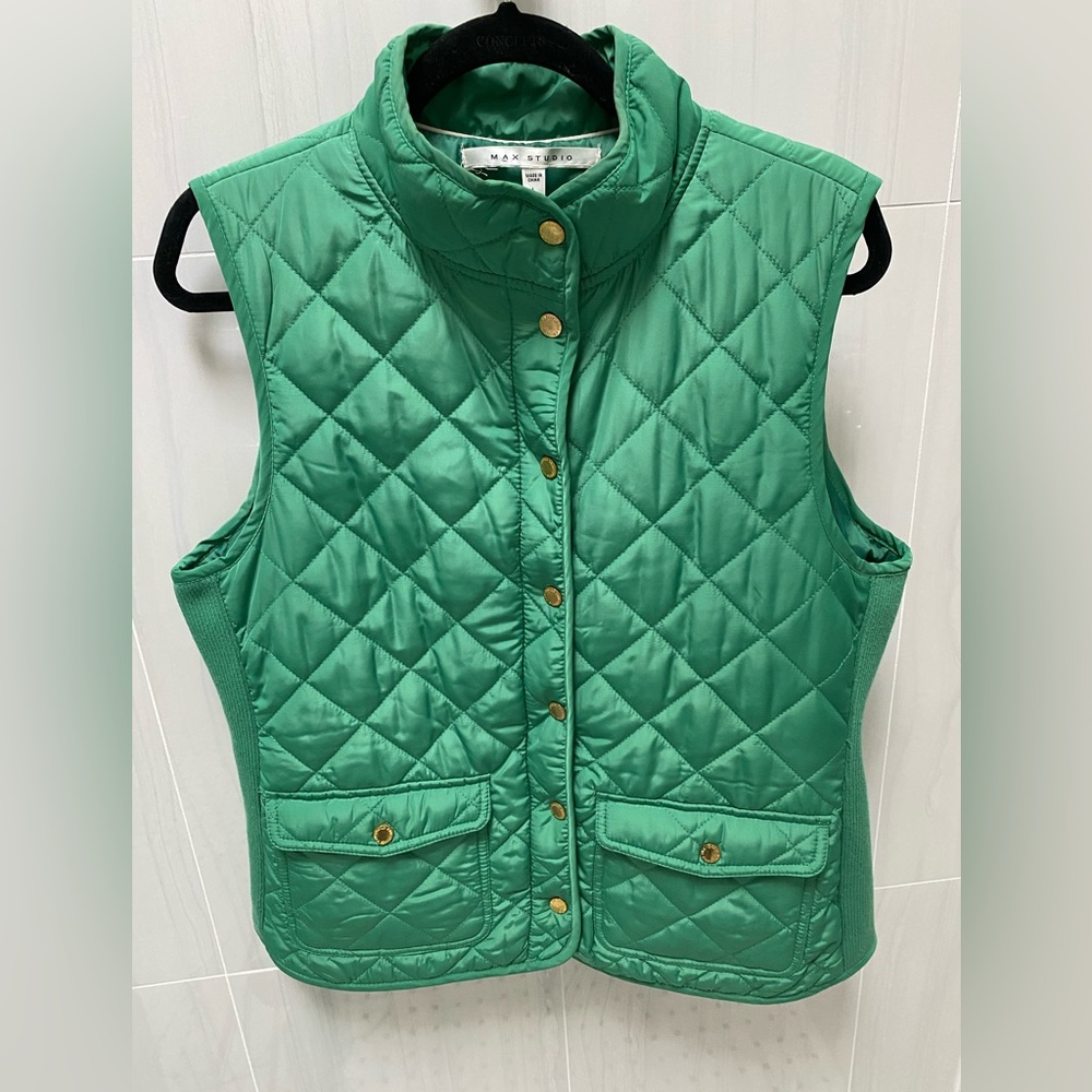 Kelly green thin puffer vest